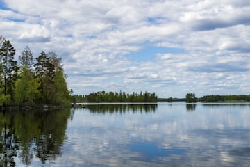 Serene Lakeside Reflection