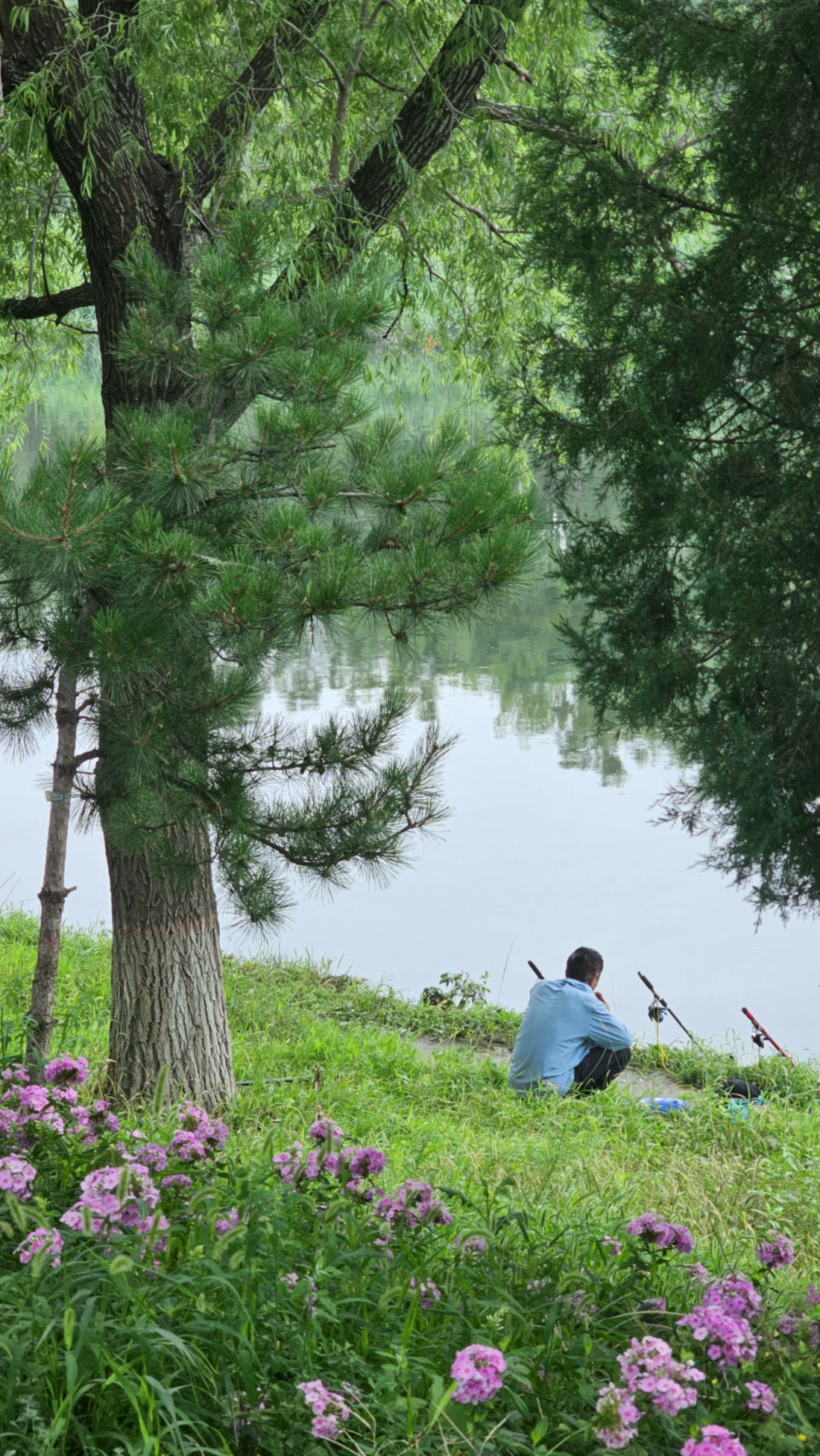 Lakeside Fishing Retreat